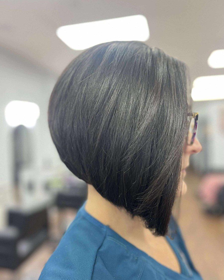 Inverted Bob for thick hair - low maintenance short bob haircut