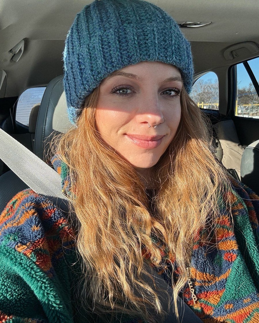 The Side Rope Twist - beanie hairstyles