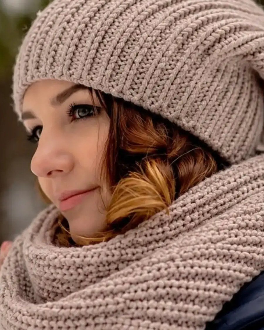 The Sleek Low Ponytail - beanie hairstyles