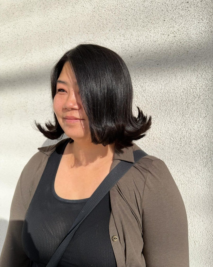 Flipped-Out Bob for thick hair - low maintenance short bob haircut