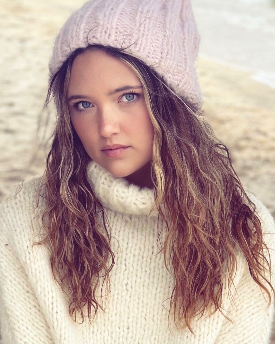 The Half-Up Mini Twist - beanie hairstyles