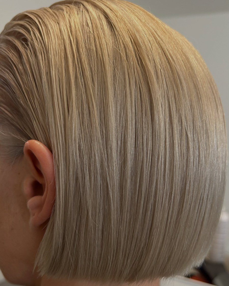 Wet-Look Bob for thick hair - low maintenance short bob haircut