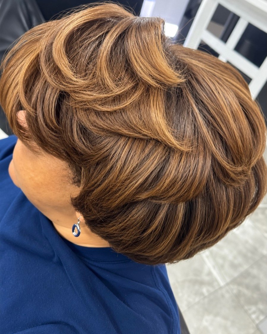 Voluminous Crown Bob for thick hair - low maintenance short bob haircut