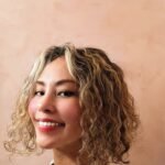 haircut for round face curly hair