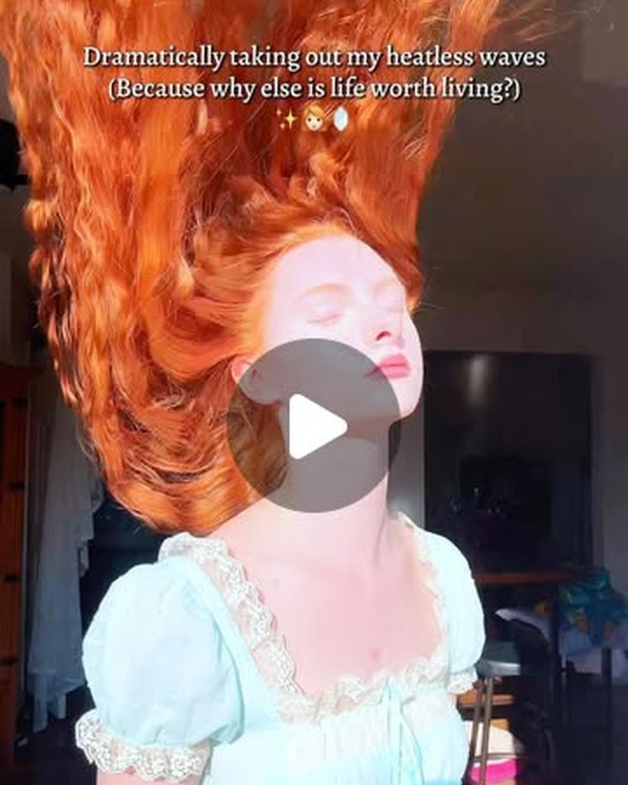 Poison Ivy Red Waves - halloween hairstyle